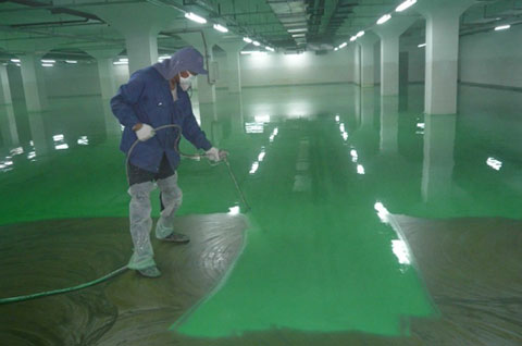 環氧地坪漆高壓無氣噴涂施工